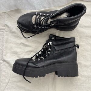 Marc Fisher LTD Nairy Leather Lug Boot‎ Sz 8M Black Lace-Up Faux Fur